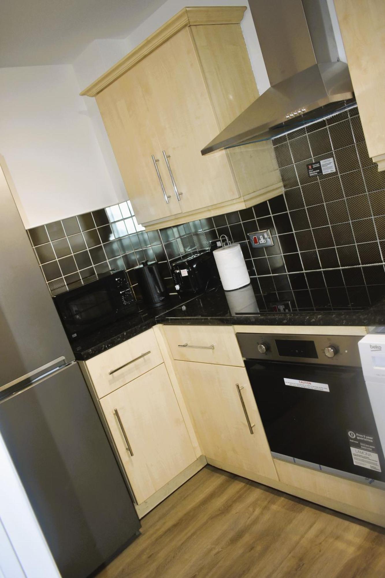 Luxury 2 Bed House With 3 Beds,3 Free Parking Lot In Dartford Near Town Centre, Adjacent Bus Stop, Train Station, Bluewater Mall, 25Mins To London City Airport,20 Miles From Central London Exterior photo