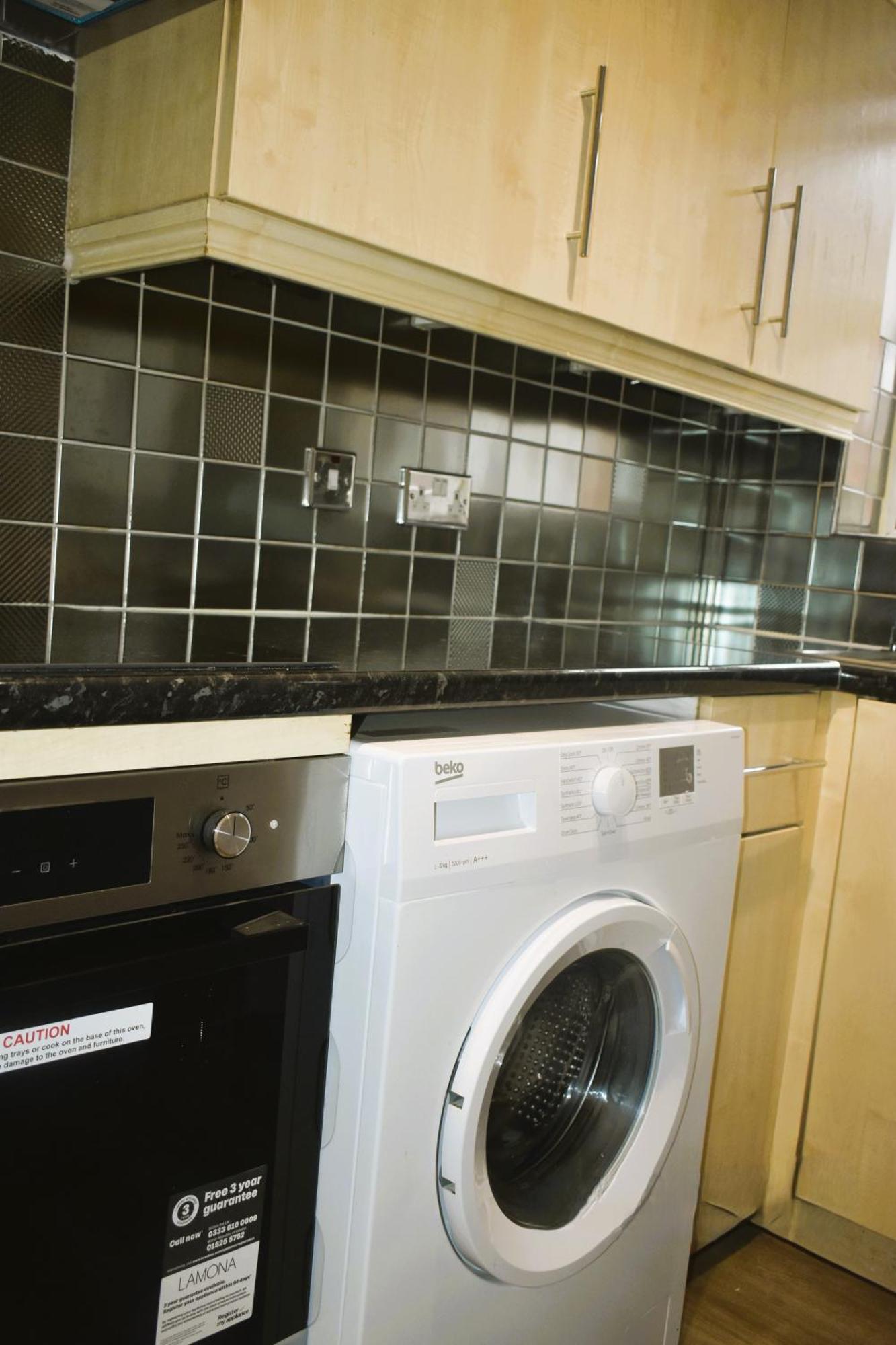 Luxury 2 Bed House With 3 Beds,3 Free Parking Lot In Dartford Near Town Centre, Adjacent Bus Stop, Train Station, Bluewater Mall, 25Mins To London City Airport,20 Miles From Central London Exterior photo